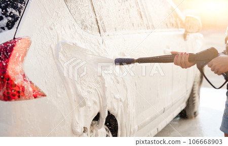 Pressure foam sprayer on car wash 106668903