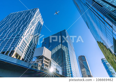 Japan's Tokyo cityscape An airplane passes over Shibuya Station and the Shibuya skyscrapers... A break from the coronavirus, a new era, a ray of hope... = 29th 106669462