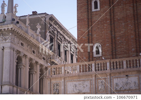 Venetian towers and palaces 106670971