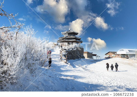 Atop the snow-capped Deogyusan mountains on a clear day and the snow blown by the wind in winter,South Korea. Atop the snow-capped Deogyusan mountains on a clear day and the snow blown by the wind in winter,South Korea. 106672238