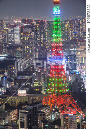 日本東京城市景觀 — 東京大都會的夜景和燈火輝煌的東京塔 106672302