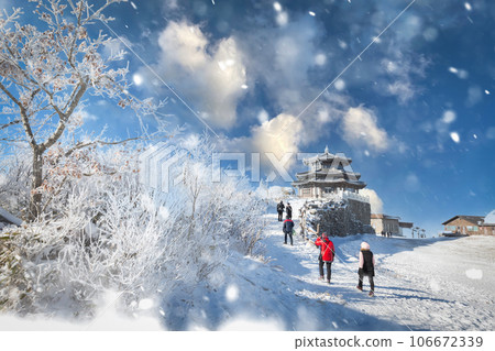 Atop the snow-capped Deogyusan mountains on a clear day and the snow blown by the wind  in winter,South Korea. 106672339