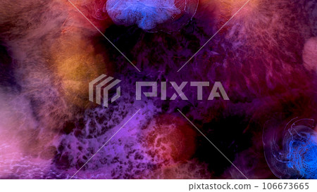 紫色火焰紋理背景在黑暗中發光。水彩抽像圖像。 紫色火焰紋理背景在黑暗中發光。水彩抽像圖像。 106673665