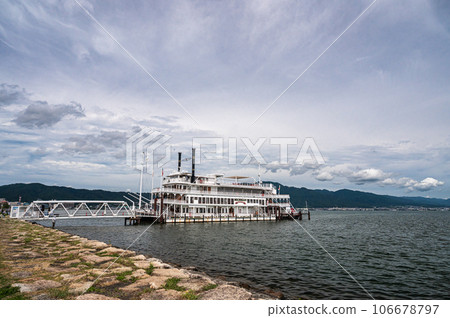 停泊在二之浜旅遊港碼頭旁的密歇根號觀光船 106678797