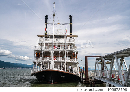 停泊在二之浜旅遊港碼頭旁的密歇根號觀光船 106678798