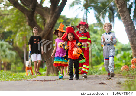 Kids trick or treat. Halloween fun for children. Kids trick or treat. Halloween fun for children. 106678947