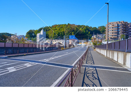 從神奈川縣川崎市淺生區柿尾大橋附近的知手黑川路向西望去。 從神奈川縣川崎市淺生區柿尾大橋附近的知手黑川路向西望去。 106679445