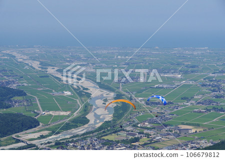 Paragliding from Shishiku Highlands and the Tedori River alluvial fan in the Kanazawa Plain 106679812