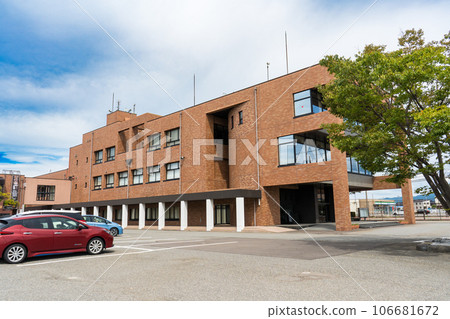 Kawakita Town Hall under a cloudy sky | Rural government office image | Kawakita Town, Ishikawa Prefecture 106681672