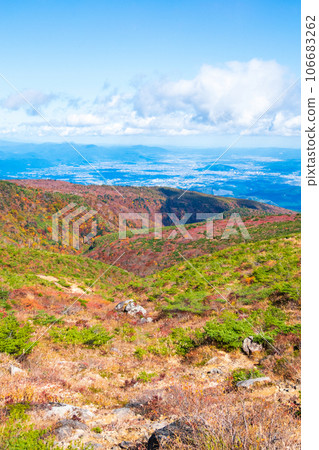 秋季攀登足立太良山：從峰之辻附近眺望福島市 106683262