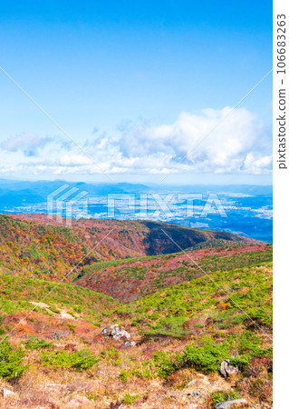 秋季攀登足立太良山:從峰之辻附近眺望福島市 秋季攀登足立太良山:從峰之辻附近眺望福島市 106683263