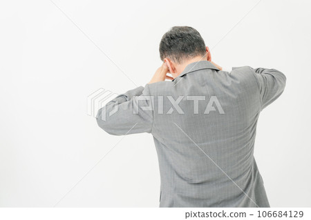 Worried businessman back view Worried businessman back view 106684129