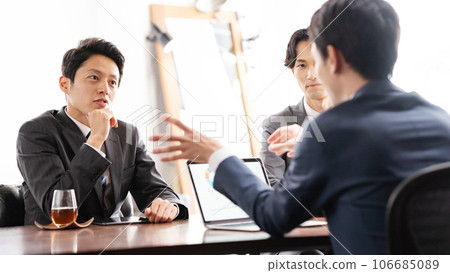 Businessman conversation meeting Businessman conversation meeting 106685089