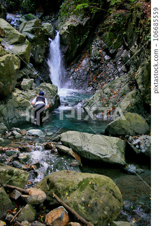 Go upstream through Yadazawa, a tributary of the Kanno River, to catch yamame trout and char. 106685559