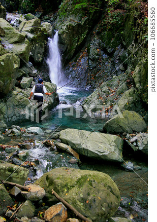 Go upstream through Yadazawa, a tributary of the Kanno River, to catch yamame trout and char. 106685560