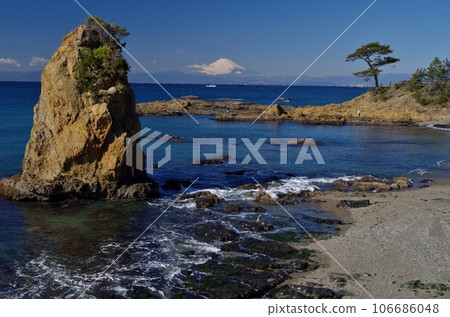 立石的三浦半島西海岸富士山 立石的三浦半島西海岸富士山 106686048