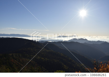 Climbing from Mt. Taishaku to Mt. Tashiro, Fukushima Prefecture 106686261