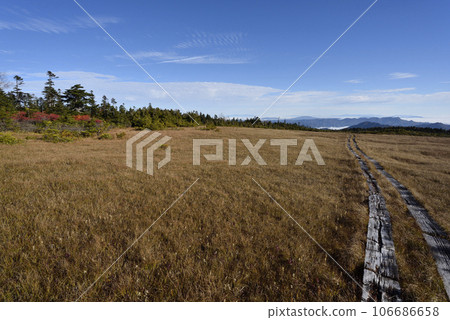 Climbing from Mt. Taishaku to Mt. Tashiro, Fukushima Prefecture 106686658