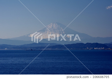冬天從江之島三原亭出發的富士山和烏帽子岩 106686705