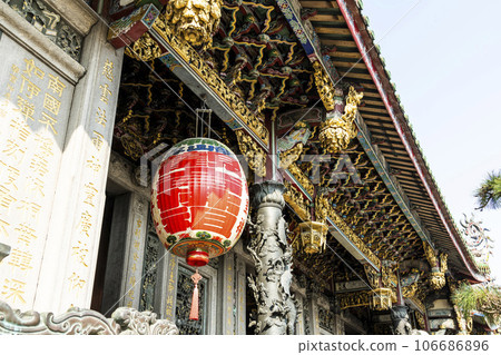 Close-up of lanterns hanging outside Longshan Temple in Taipei, Taiwan. 106686896