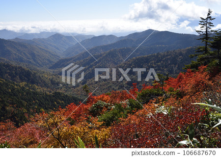 Climbing from Mt. Taishaku to Mt. Tashiro, Fukushima Prefecture Climbing from Mt. Taishaku to Mt. Tashiro, Fukushima Prefecture 106687670