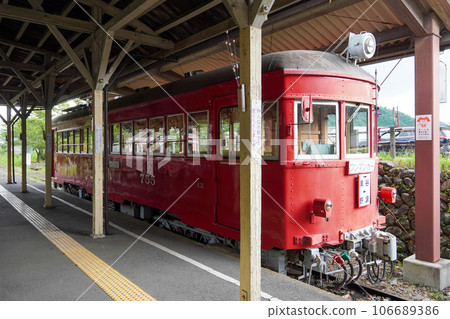 Model 750, car number 755, former Meitetsu Tanigumi Station (Ibigawa Town, Gifu Prefecture) Model 750, car number 755, former Meitetsu Tanigumi Station (Ibigawa Town, Gifu Prefecture) 106689386