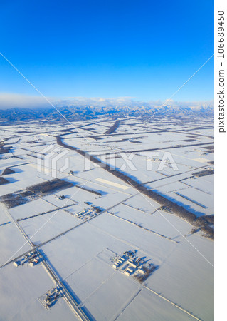 北海道_帶廣機場周邊的雪景鳥瞰圖 106689450