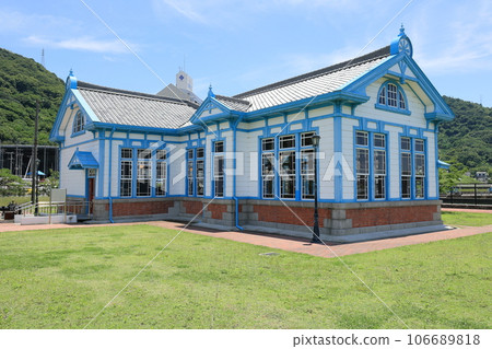 高松市水道博物館在藍天的映襯下熠熠生輝 高松市水道博物館在藍天的映襯下熠熠生輝 106689818