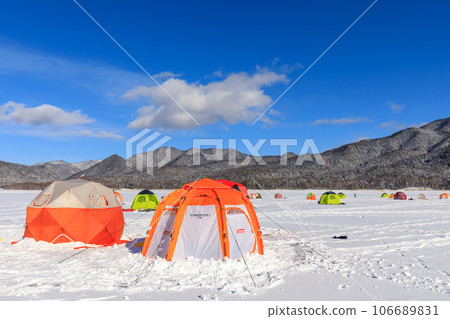 北海道糠平湖_胡公魚釣魚帳篷場景 北海道糠平湖_胡公魚釣魚帳篷場景 106689831