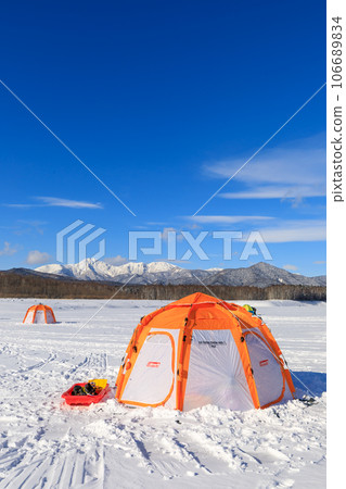 北海道糠平湖_胡公魚釣魚帳篷場景 106689834