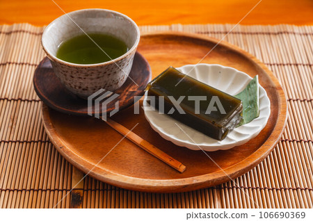 下午茶時間茶和抹茶羊羹 106690369