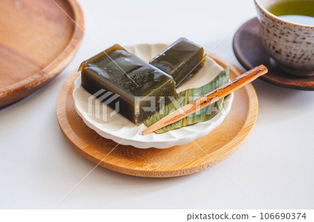 Tea time tea and matcha yokan 106690374