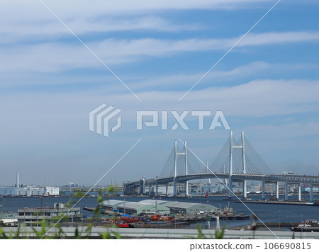 從小山公園看的橫濱海灣橋樑以港口為目的 從小山公園看的橫濱海灣橋樑以港口為目的 106690815