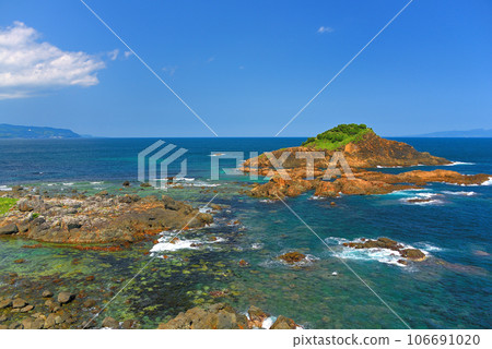 Izu Peninsula, Minami Izu, Tsumekizaki, Tsumekizaki Island and blue sea seen from Tsumekizaki Lighthouse, surrounding reefs, Shimoda City, Shizuoka Prefecture (4) Izu Peninsula, Minami Izu, Tsumekizaki, Tsumekizaki Island and blue sea seen from Tsumekizaki Lighthouse, surrounding reefs, Shimoda City, Shizuoka Prefecture (4) 106691020