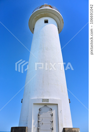 Izu Peninsula/Minami Izu/Tsumekizaki/Looking up at the slender and smart Tsumekizaki Lighthouse from below/Shimoda City, Shizuoka Prefecture (2) 106691042