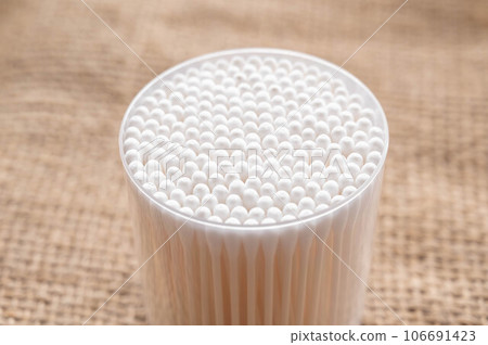 Cotton swab in the case 106691423