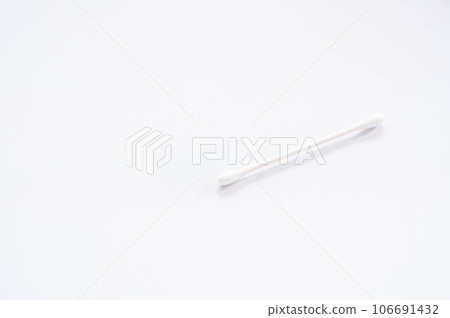 One cotton swab One cotton swab 106691432