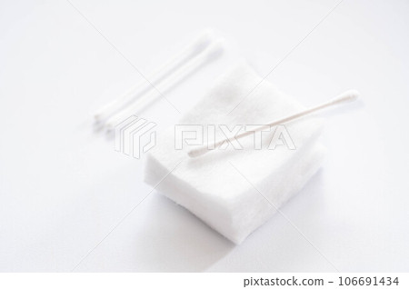Cotton and cotton swab Cotton and cotton swab 106691434