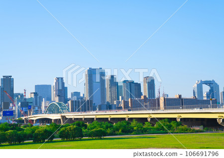 [Osaka Prefecture] Yodogawa River Park and Osaka's built-up area in the early morning in September 106691796