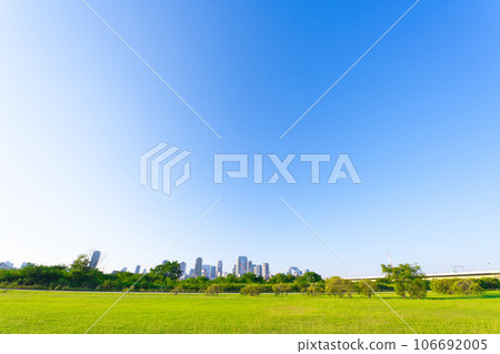 【大阪府】9月清晨的淀川公園和大阪的建成區 【大阪府】9月清晨的淀川公園和大阪的建成區 106692005