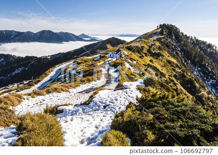 The snow covered most of the mountains and forests in Hehuanshan National Forest Recreation Area, Nantou, Taiwan. Located in Taroko National Park. 106692797
