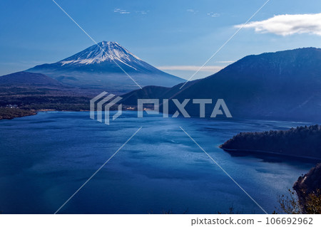 Mt. Fuji and Lake Motosu seen from Nakanokura Observation Deck Mt. Fuji and Lake Motosu seen from Nakanokura Observation Deck 106692962