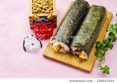 節分卷壽司和豆類 節分卷壽司和豆類 106693044