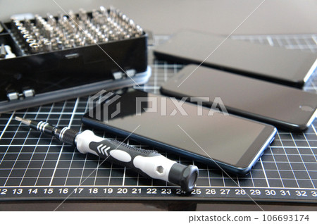 工作墊上的智能手機維修工具 工作墊上的智能手機維修工具 106693174