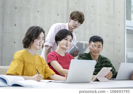students studying in groups students studying in groups 106693795