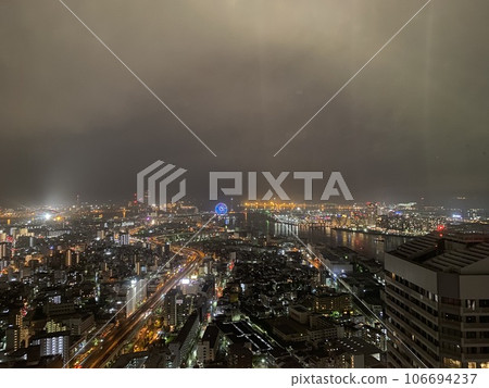 從酒店頂樓看大城市冬季夜景 從酒店頂樓看大城市冬季夜景 106694237