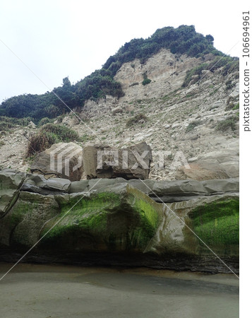 fallen rock wall 106694961