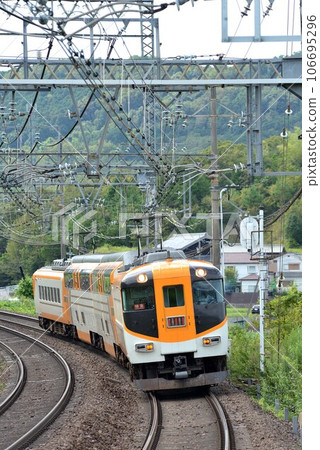 這是開往伊勢志摩方向的近鐵特急Vista兩層車廂。 106695296