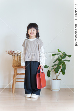 Children's autumn clothing fashion coordination whole body (portrait) Children's autumn clothing fashion coordination whole body (portrait) 106695484