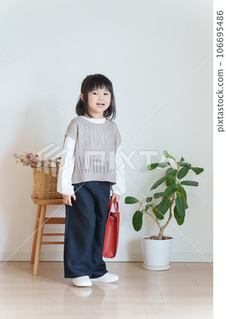 Children's autumn clothing fashion coordination whole body (portrait) Children's autumn clothing fashion coordination whole body (portrait) 106695486